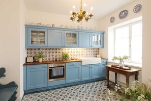 Fridge, oven, dishwasher