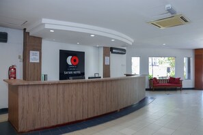 Reception - OYO Capital O 89876 Safari Hotel (Pangkor Island)
