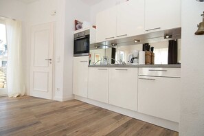 Réfrigérateur, micro-ondes, four, lave-vaisselle
