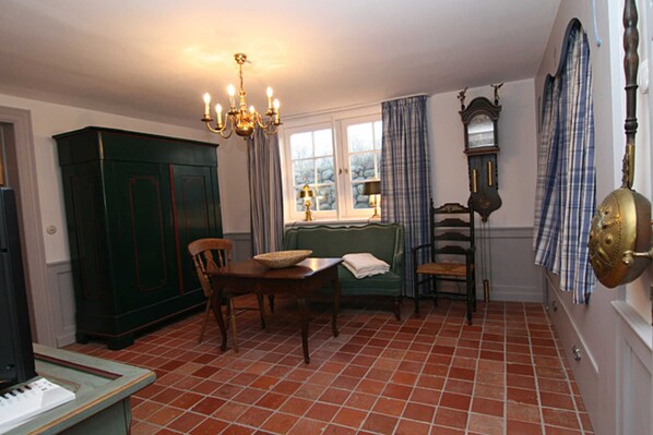 Unclassified image, 1 of 12, button