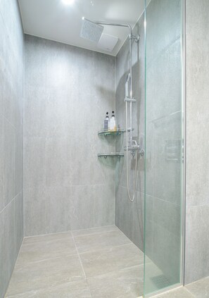 Standard Room | Bathroom - Sokcho Daemyeong Samsung Home Prestige Pension (Sokcho)