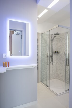 Shower, hair dryer, towels, soap - Stylish apartment with Buda castle view (I. kerület)