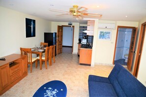 Apartment | Living room | 40-inch flat-screen TV with digital channels, TV