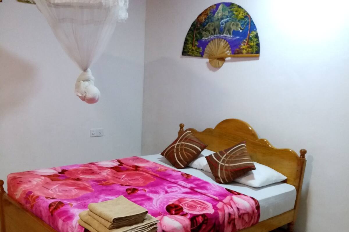 1 bedroom, individually furnished, desk, free WiFi