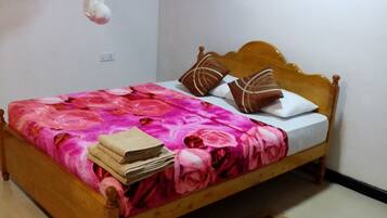 1 bedroom, individually furnished, desk, free WiFi