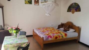 1 bedroom, individually furnished, desk, free WiFi