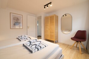 Unclassified image, 2 of 26, button