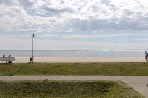 Unclassified image, 2 of 28, button - Lord Nelson, Germany (Hörnum (Sylt))