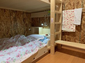 宿舍, 女士专用房 | 客房内保险箱、熨斗/熨衣板、免费 WiFi、床单