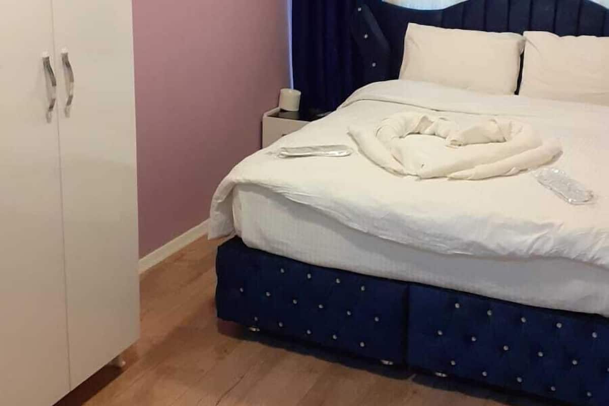 Habitación doble Deluxe | Tabla de planchar con plancha, wifi gratis y ropa de cama