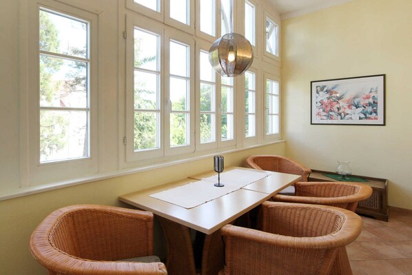 Imagen sin descripción, 1 de 8, botón