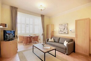 Unclassified image, 2 of 9, button