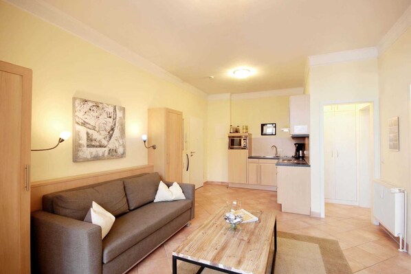 Unclassified image, 1 of 9, button