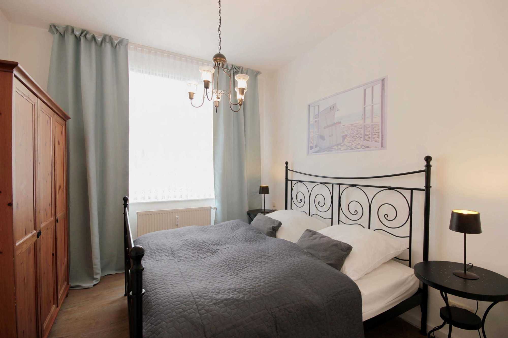 2 bedrooms, travel crib, WiFi