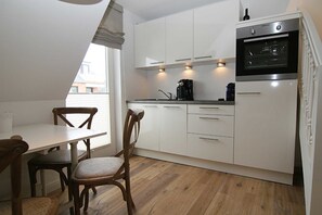 Kühlschrank, Mikrowelle, Ofen, Geschirrspüler