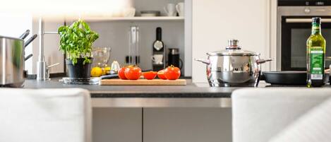 Réfrigérateur, micro-ondes, four, lave-vaisselle