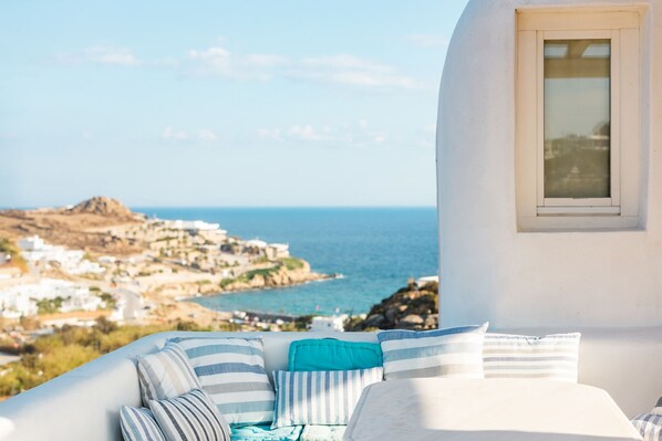 Outdoor dining - Villa Scorpios II by The Pearls Collection (Mykonos)