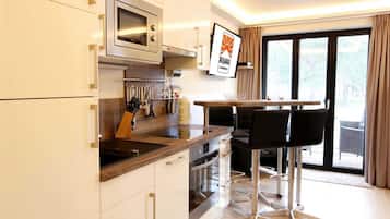 Refrigerador, microondas, horno y lavavajillas