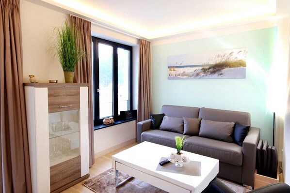 Unclassified image, 1 of 8, button