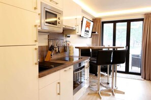 Kühlschrank, Mikrowelle, Ofen, Geschirrspüler