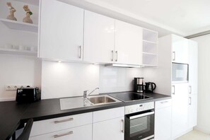 Unclassified image, 5 of 15, button