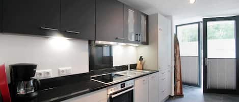 Fridge, oven, dishwasher, coffee/tea maker