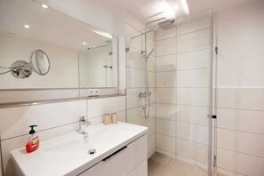 Unclassified image, 4 of 12, button