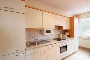 Refrigerador, microondas, horno y lavavajillas 