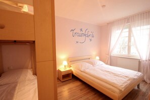 1 bedroom, travel cot, WiFi