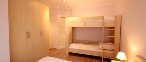 1 bedroom, travel crib, WiFi