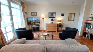 Unclassified image, 4 of 12, button