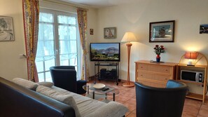 Unclassified image, 5 of 12, button