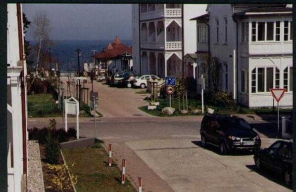 Unclassified image, 1 of 10, button