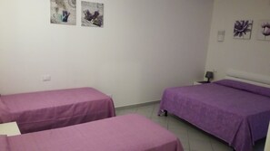 1 chambre, fer et planche à repasser, lit parapluie, Wi-Fi gratuit