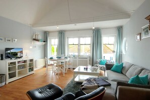 Unclassified image, 5 of 12, button