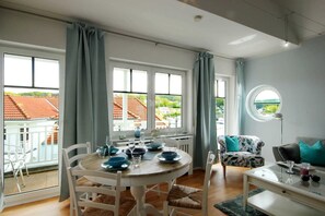 Unclassified image, 3 of 12, button