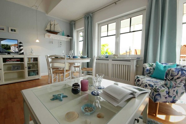 Unclassified image, 1 of 12, button