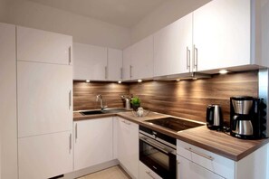 Kjøleskap, ovn, oppvaskmaskin og kaffetrakter/tekoker