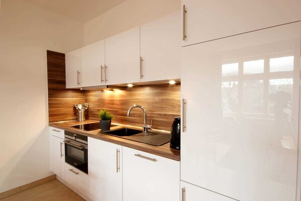 Køleskab, mikrobølgeovn, ovn, opvaskemaskine