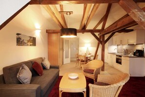 Unclassified image, 3 of 11, button