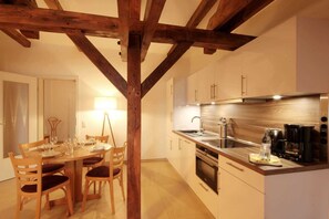 Unclassified image, 4 of 11, button