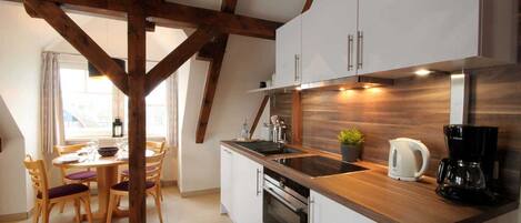 Kjøleskap, mikrobølgeovn, ovn og oppvaskmaskin