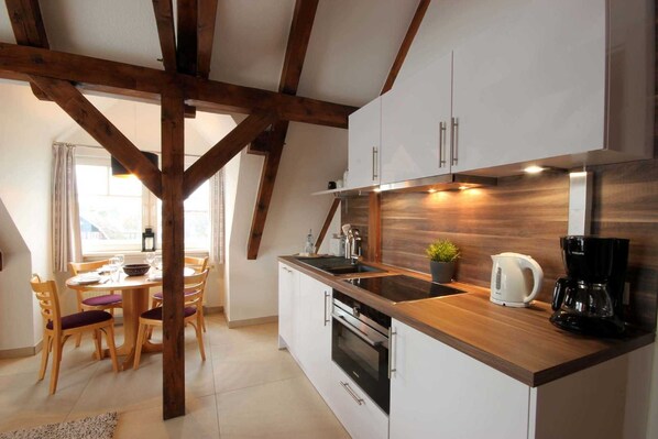 Kühlschrank, Mikrowelle, Ofen, Geschirrspüler