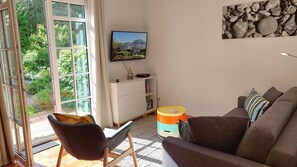 Unclassified image, 5 of 12, button