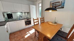 Fridge, oven, dishwasher, coffee/tea maker