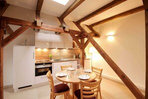 Unclassified image, 4 of 11, button