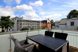 Unclassified image, 5 of 9, button