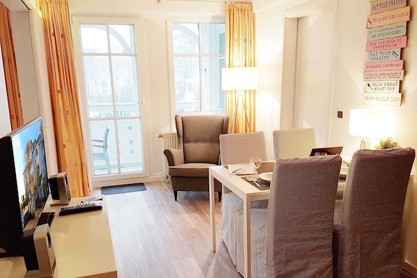 Unclassified image, 1 of 10, button