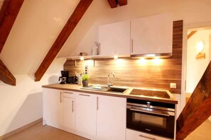 Kühlschrank, Mikrowelle, Ofen, Geschirrspüler
