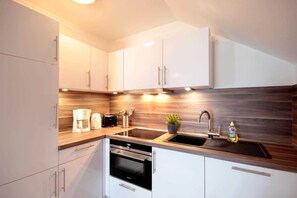 Refrigerador, microondas, horno y lavavajillas 